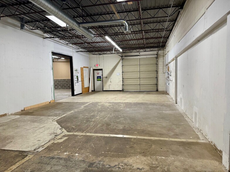 More Photos Of 907-929 Fee Fee Rd, Maryland Heights Light Distribution For Lease
