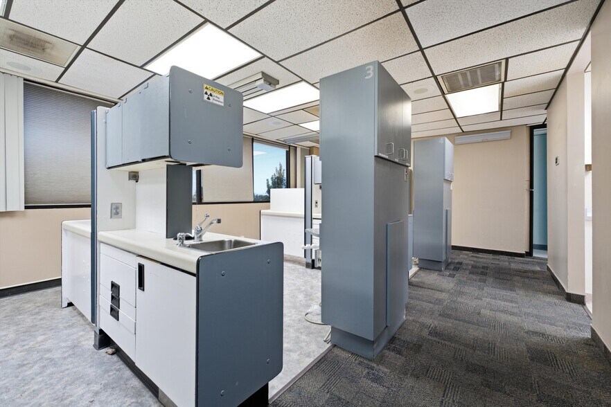 More Photos Of 1669 W Avenue J, Lancaster Medical For Lease