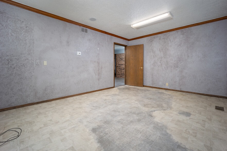 More Photos Of 1108 N Washington St, Weatherford Medical For Sale