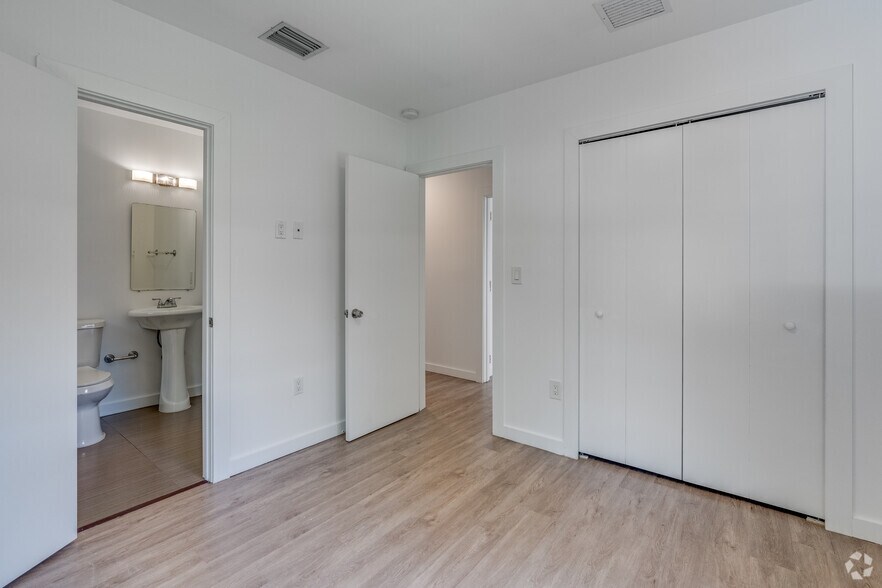 More Photos Of 5742 SW 62nd St, Coral Gables Apartments For Sale