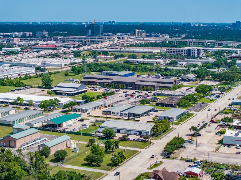 More Photos Of 1440 Brittmoore Rd, Houston Storefront For Lease
