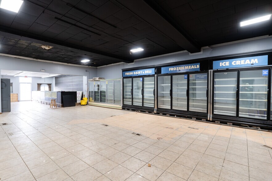 More Photos Of 392 Lyell Ave, Rochester Bar For Sale