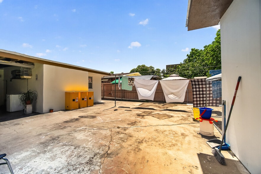 More Photos Of 7151 SW 42nd St, Miami Assisted Living For Sale