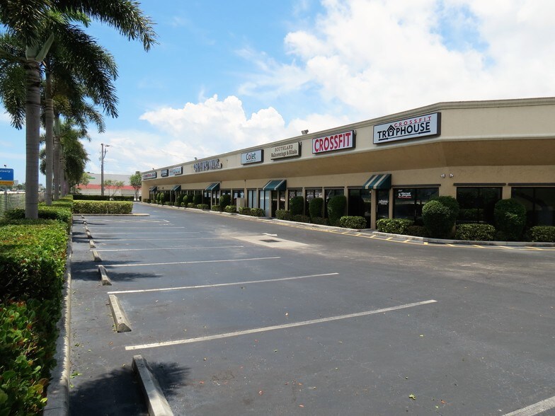 More Photos Of 590 SW 9th Ter, Pompano Beach Showroom For Lease