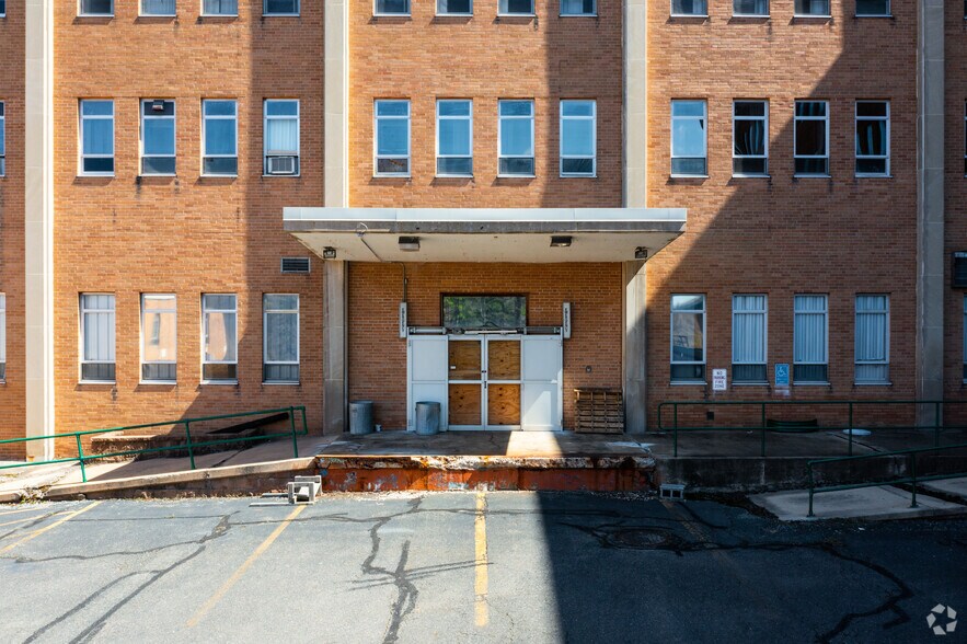 More Photos Of 101 Broad St, Ashland Hospital For Sale