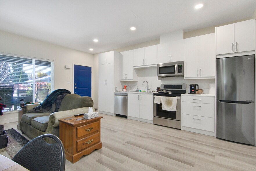 More Photos Of 124 Calgary Av, Penticton Apartments For Sale