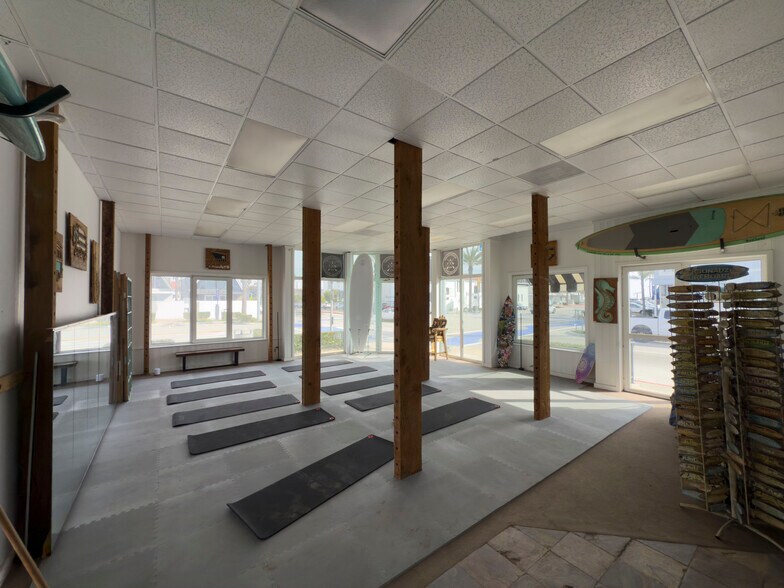 More Photos Of 1500 W Balboa Blvd, Newport Beach Storefront Retail Office For Lease