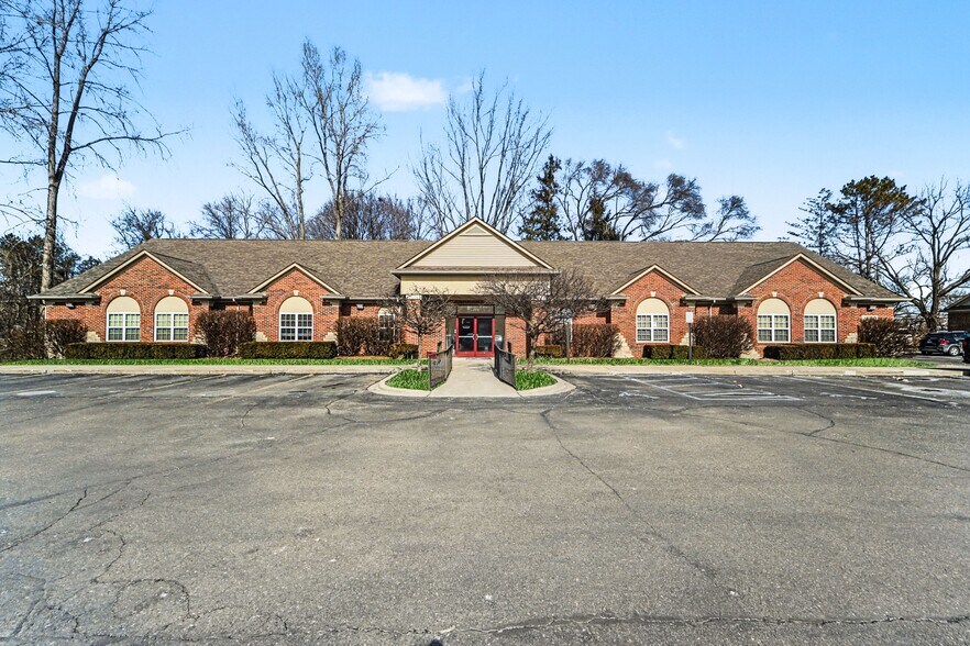Primary Photo Of 2950 Crooks Rd, Rochester Hills Healthcare For Lease