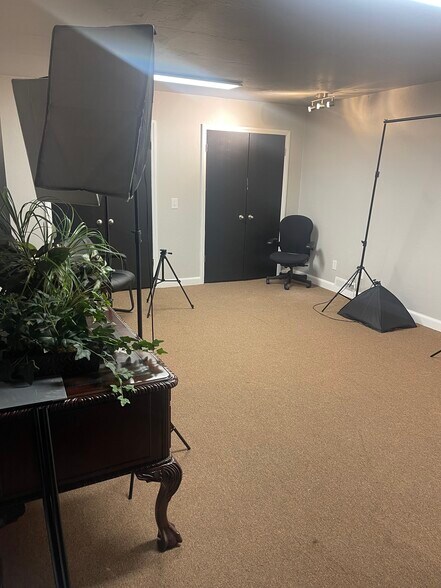 More Photos Of 6001 Nw Expressway, Oklahoma City Office For Sale