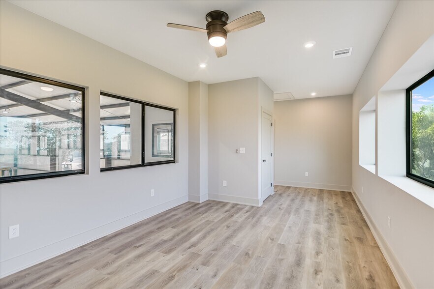 More Photos Of 15210 Fitzhugh Rd, Austin Warehouse For Sale
