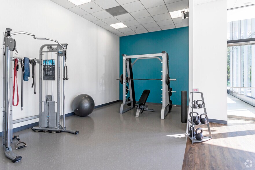 More Photos Of 8614 Westwood Center Dr, Vienna Office For Lease