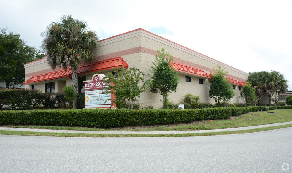 Primary Photo Of 2010-2020 Nightingale Ln, Tavares Medical For Sale