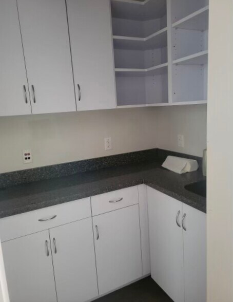 More Photos Of 4596 Mission St, San Francisco Storefront Retail Office For Sale