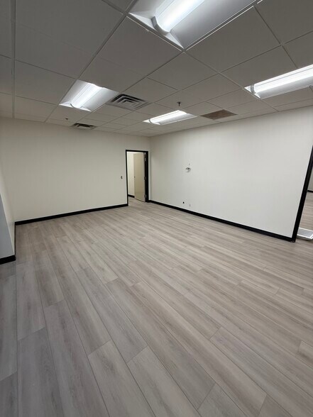 More Photos Of 240 N Sunway Dr, Gilbert Manufacturing For Lease