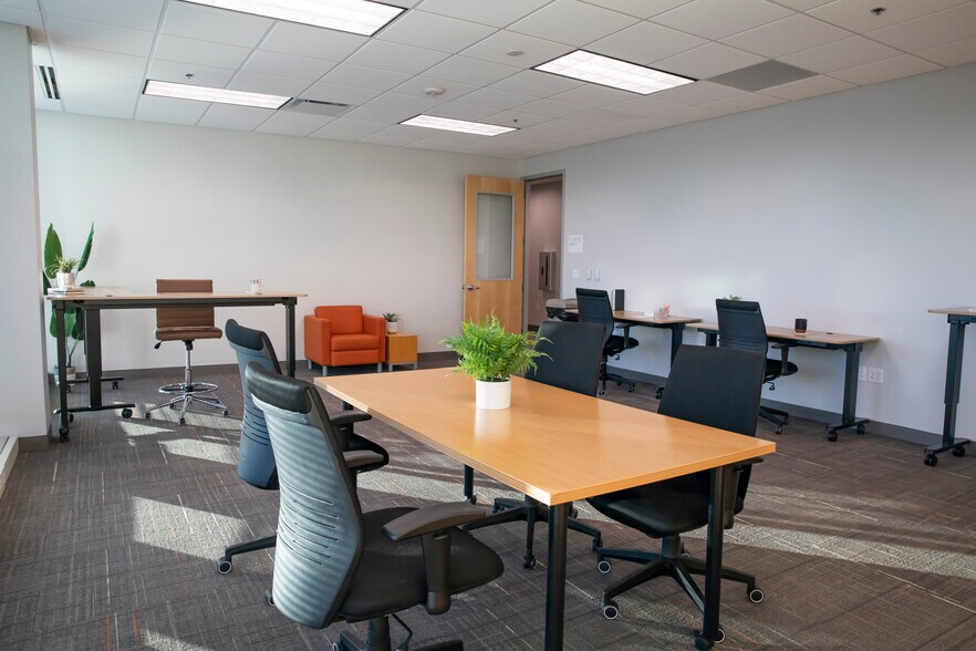 More Photos Of 1740 W 92nd St, Kansas City Office For Lease
