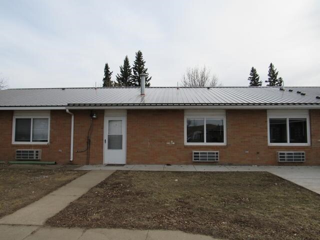 More Photos Of 211 1st St Ne, Halliday Hotel For Sale