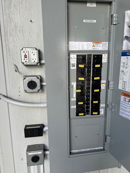 More Photos Of 11440 N Woodside Ave, Santee Service For Lease