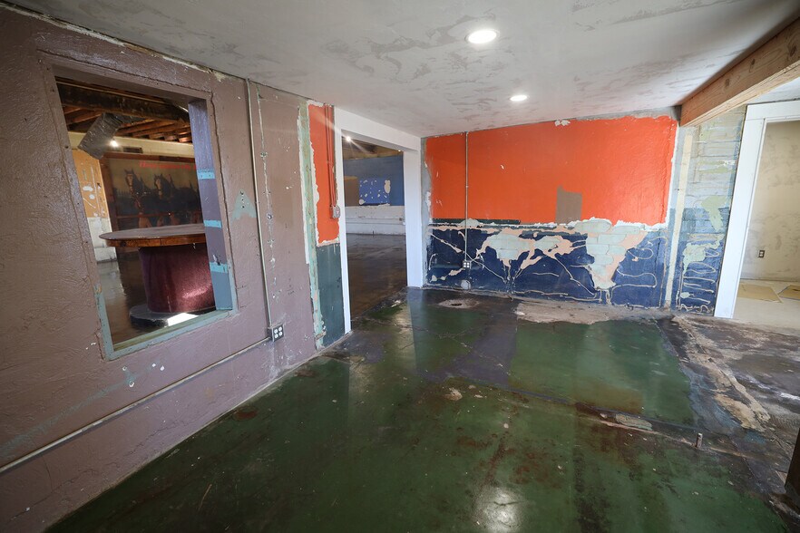 More Photos Of 9321 N Classen Blvd, Oklahoma City Storefront Retail Office For Sale