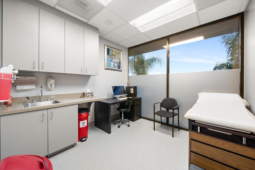 More Photos Of 15944 Los Serranos Country Club Dr, Chino Hills Coworking Space