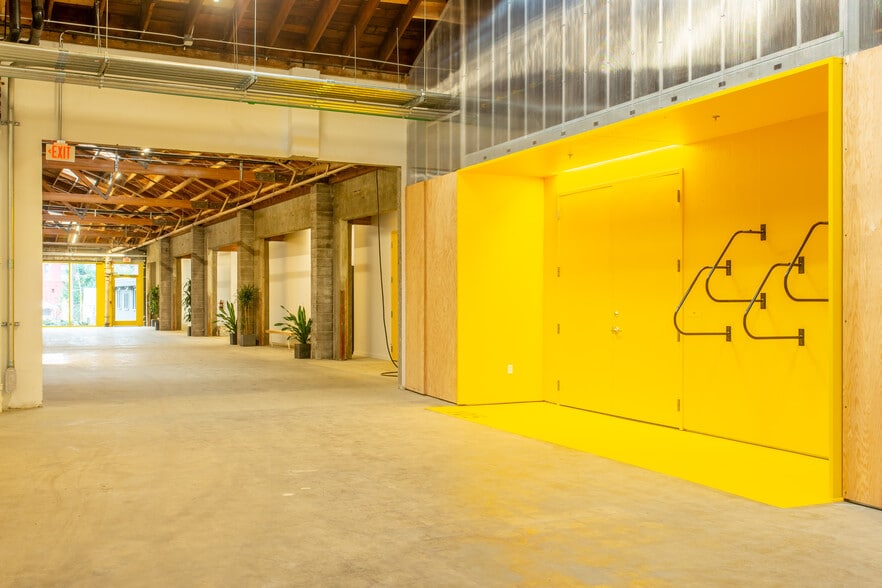 More Photos Of 100 NE Farragut St, Portland Light Manufacturing For Lease