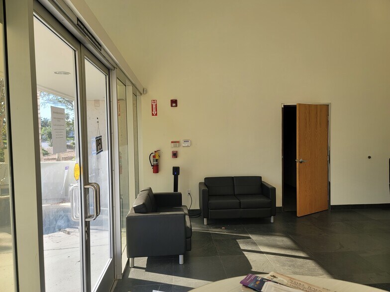 More Photos Of 2905 E Philadelphia St, Ontario Warehouse For Lease