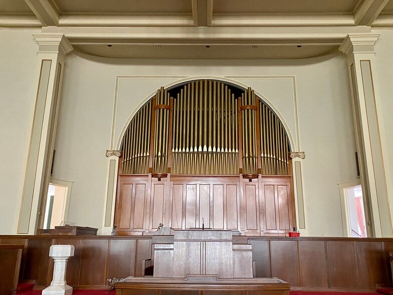 More Photos Of 212 N College Ave, Clarksville Religious Facility For Sale