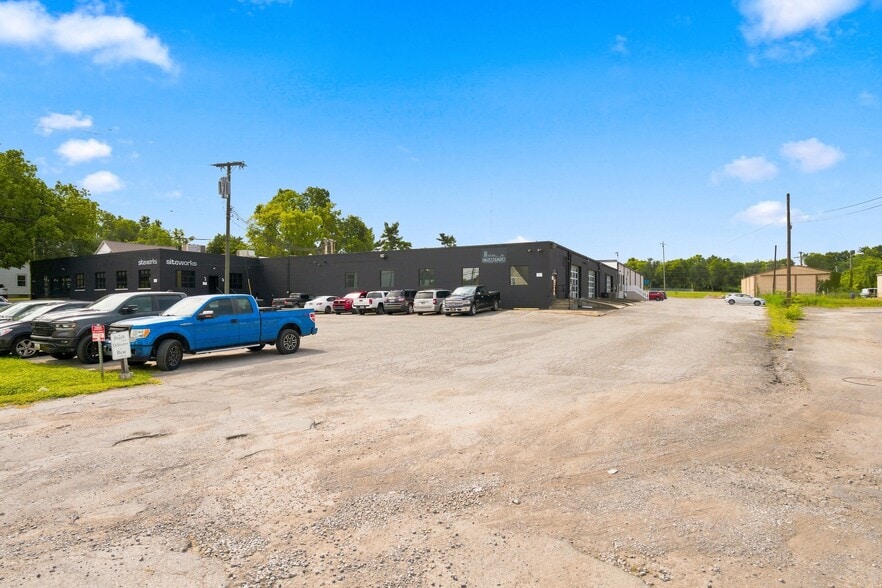 More Photos Of 6115 Robertson Ave, Nashville Warehouse For Lease