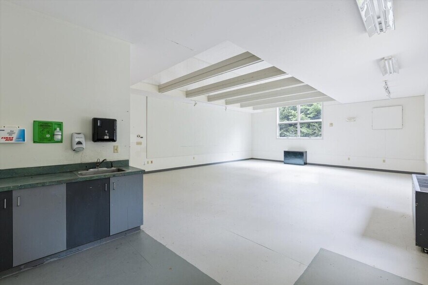 More Photos Of 457 Route 123, Sharon Freestanding For Sale