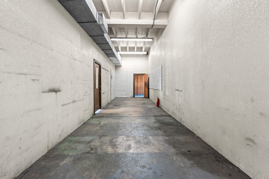 More Photos Of 1118 N Magnolia Ave, Ocala Warehouse For Lease