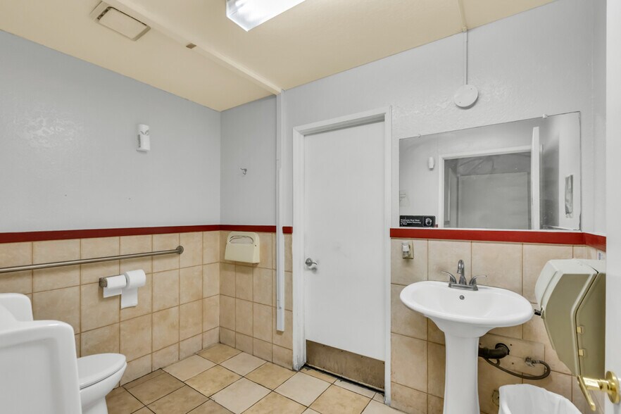 More Photos Of 7223 55th St, Sacramento Restaurant For Sale