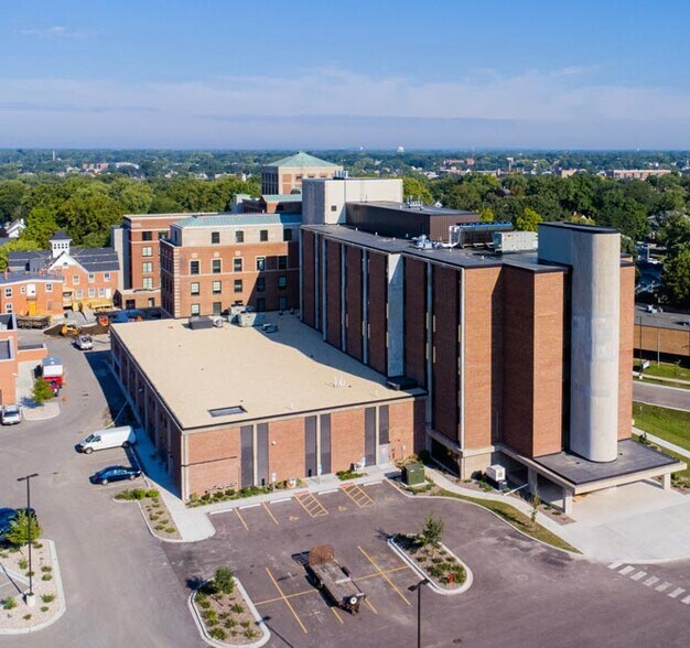 More Photos Of 323 Weston Ave, Aurora Medical For Lease