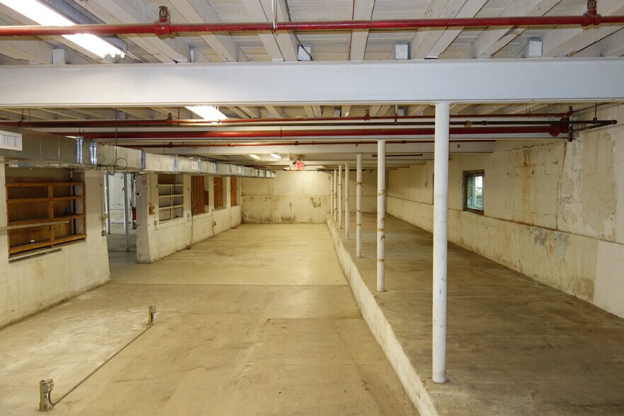 More Photos Of 25 Summer Ave, Waltham Manufacturing For Lease