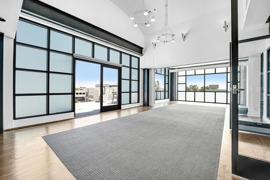 More Photos Of 219-231 Arizona Ave, Santa Monica Loft Creative Space For Lease