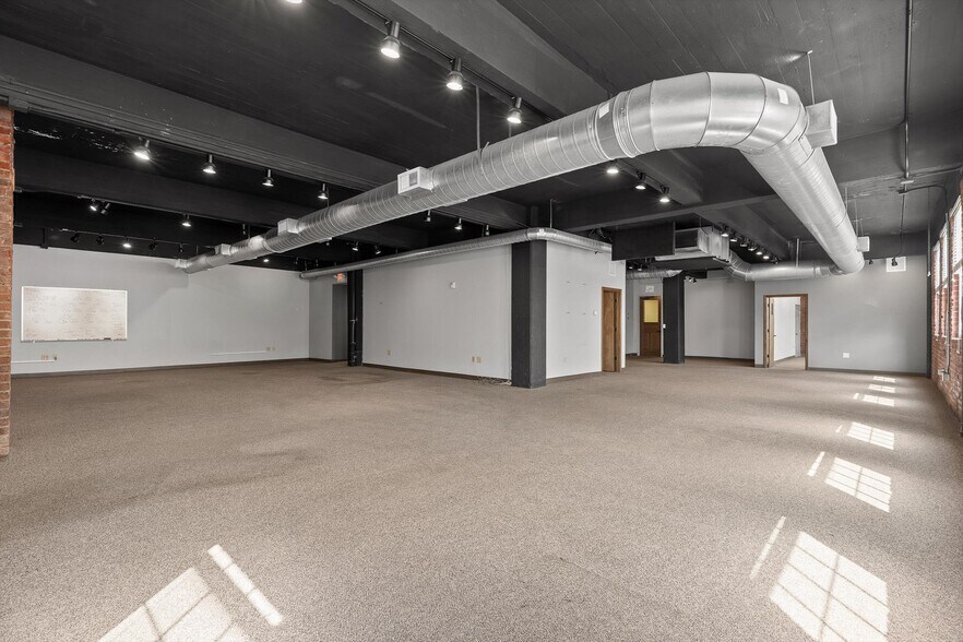 More Photos Of 407 Broad St, Chattanooga General Retail For Lease