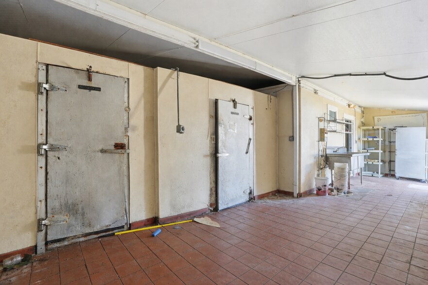 More Photos Of 16541 San Carlos Blvd, Fort Myers Restaurant For Sale