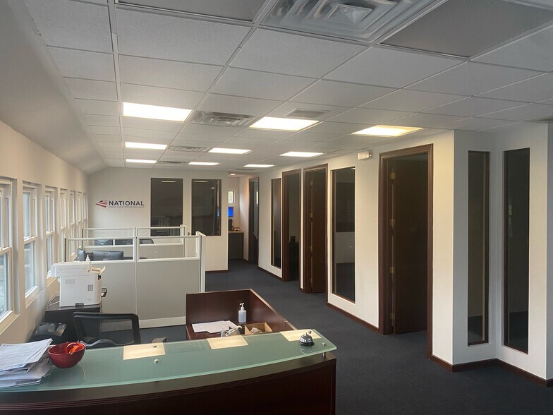 More Photos Of 202 E Main St, Huntington Medical For Lease