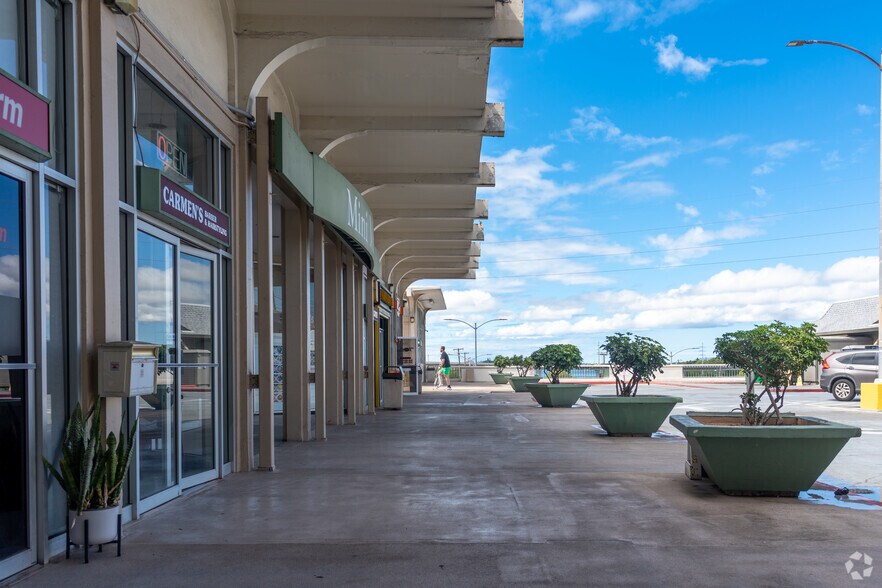 More Photos Of 99-115 Aiea Heights Dr, Aiea Unknown For Lease