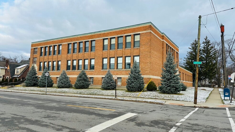More Photos Of 1018 College Ave, Niagara Falls Schools For Sale