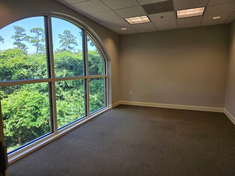 More Photos Of 27 Towne Dr, Bluffton Office For Lease