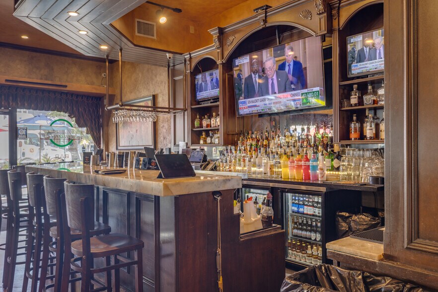 More Photos Of 2060-2084 NE 2nd St, Deerfield Beach General Retail For Sale