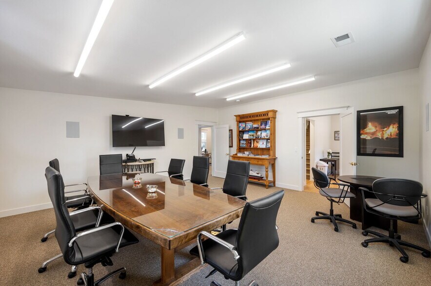 More Photos Of 1005 N Main Ave, Gresham Office For Sale