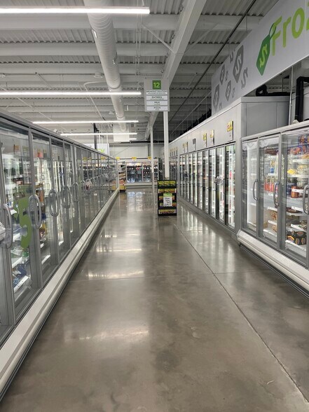 More Photos Of 122 N Main St, Monticello General Retail For Sale