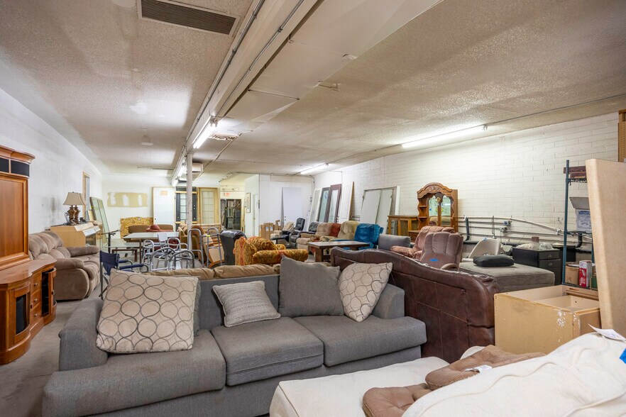 More Photos Of 655 W Cottonwood Ln, Casa Grande Showroom For Sale