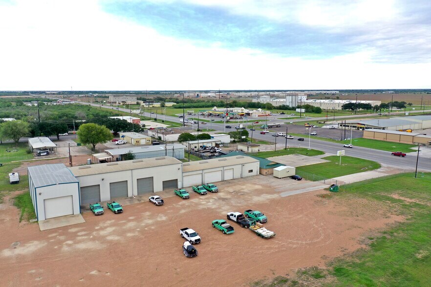 More Photos Of 4906 Houston Hwy, Victoria Light Distribution For Sale