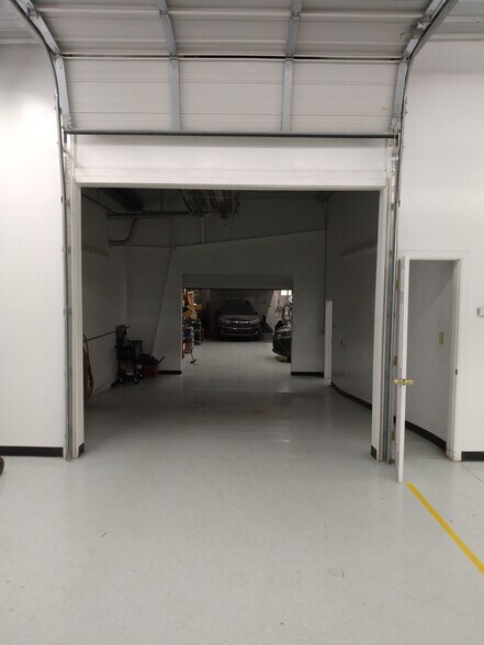 More Photos Of 4100 Indianola Ave, Columbus Auto Repair For Sale