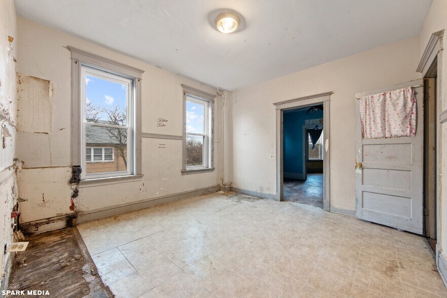 More Photos Of 4800 S Wood St, Chicago Storefront Retail Residential For Sale