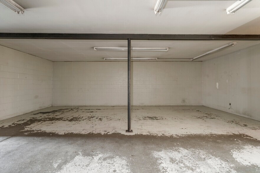 More Photos Of 12 S 111th Ave, Tulsa Service For Lease