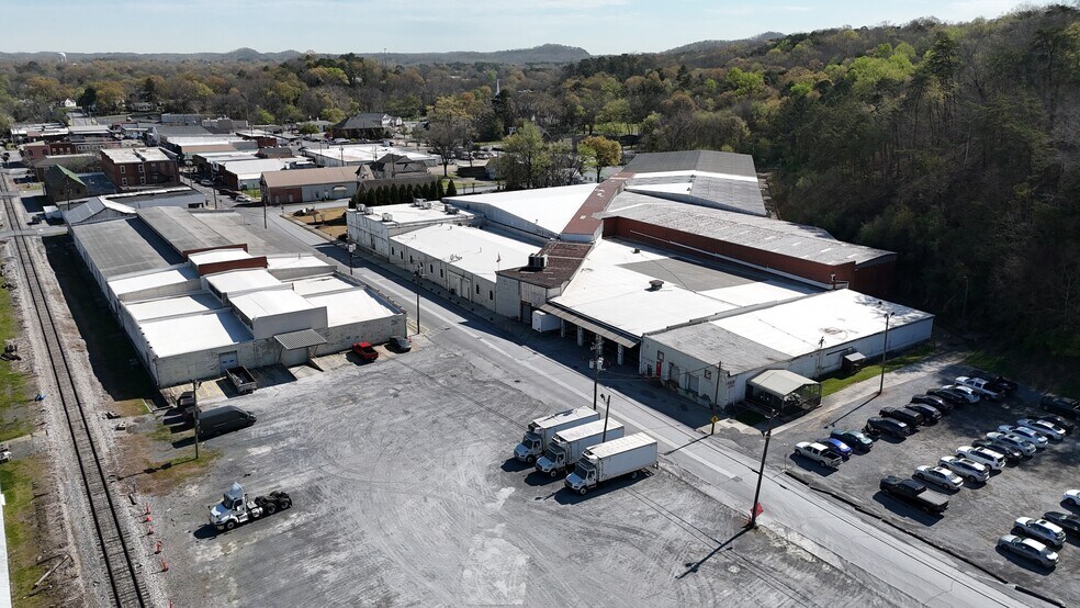 More Photos Of 326 S Marble St, Rockmart Distribution For Sale