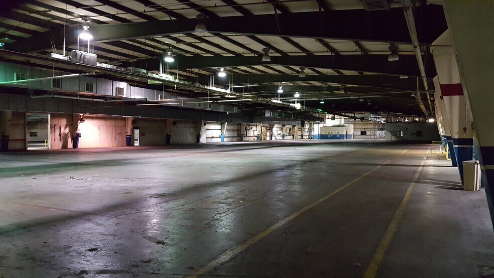 More Photos Of 600 S Parker St, Elm City Manufacturing For Lease