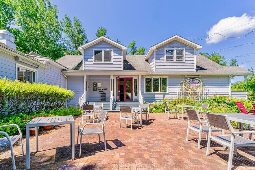 More Photos Of 5355 NY-212 Rt, Mount Tremper Hotel For Sale